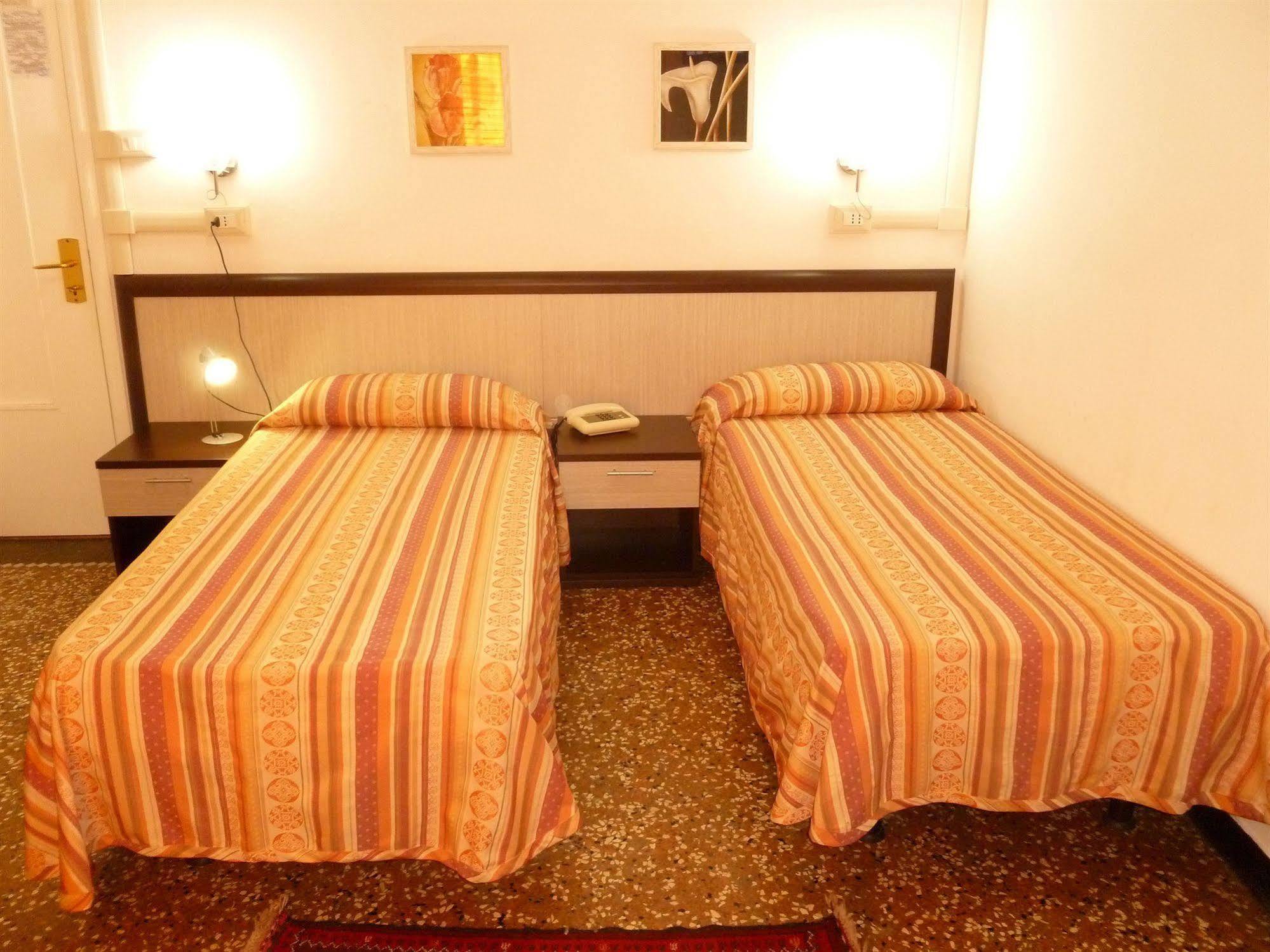 Hotel Agnello D'Oro Genova Exteriör bild