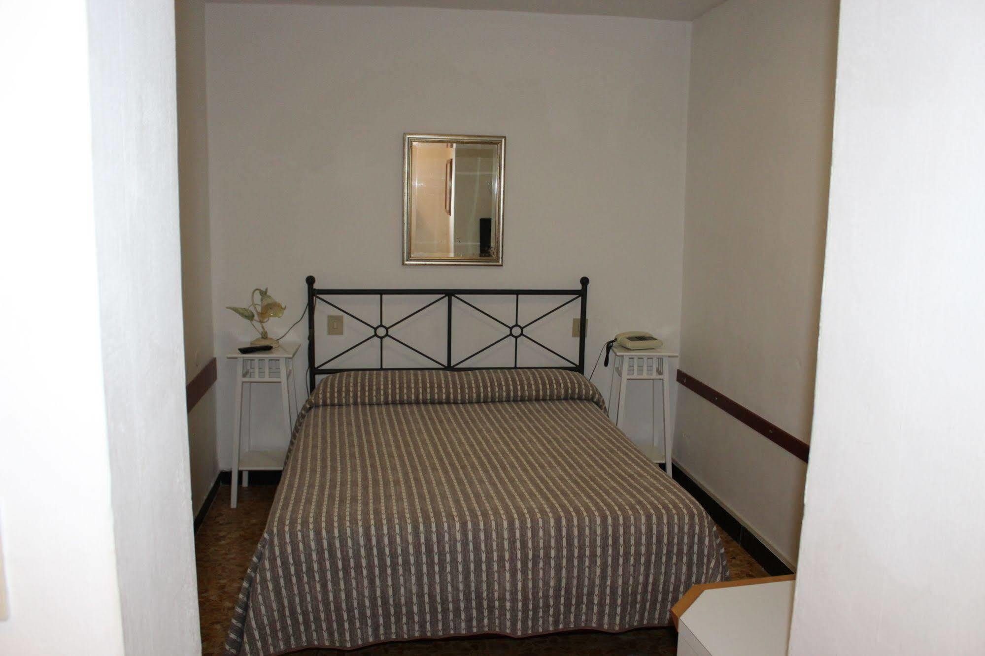 Hotel Agnello D'Oro Genova Exteriör bild