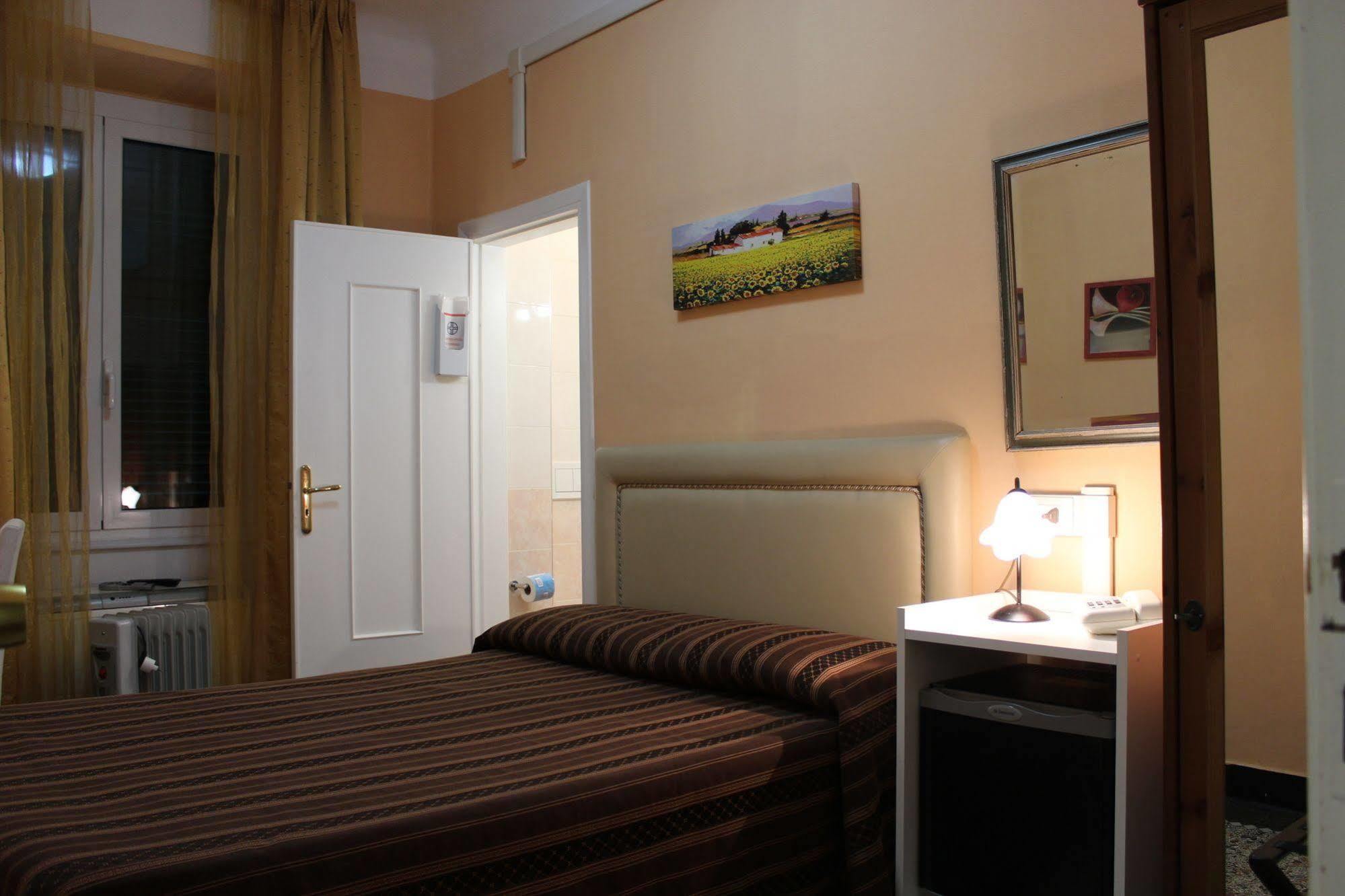 Hotel Agnello D'Oro Genova Exteriör bild